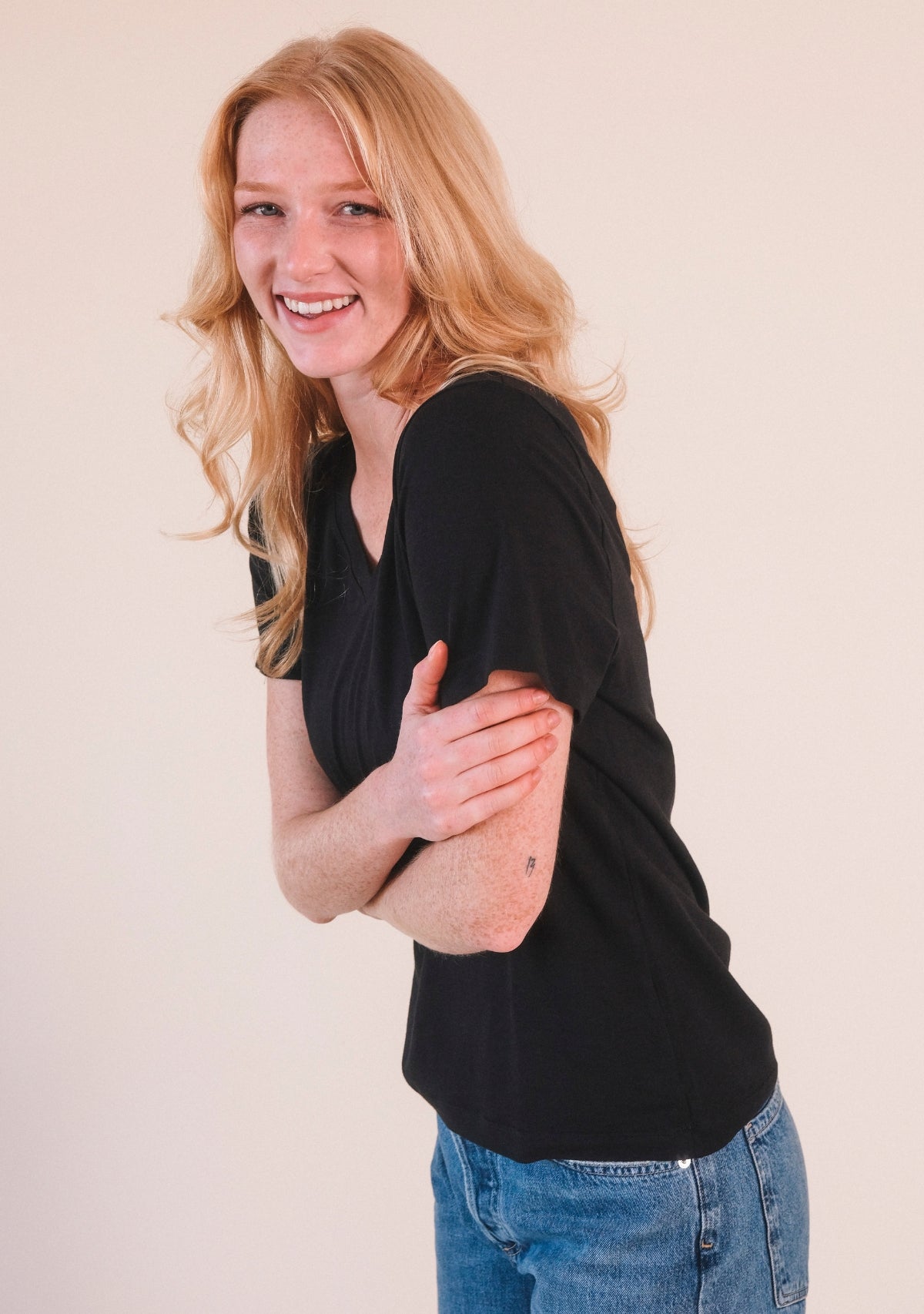 Louise Organic Cotton + Tencel ™ V-neck Tee - Black - Homeland Harvest