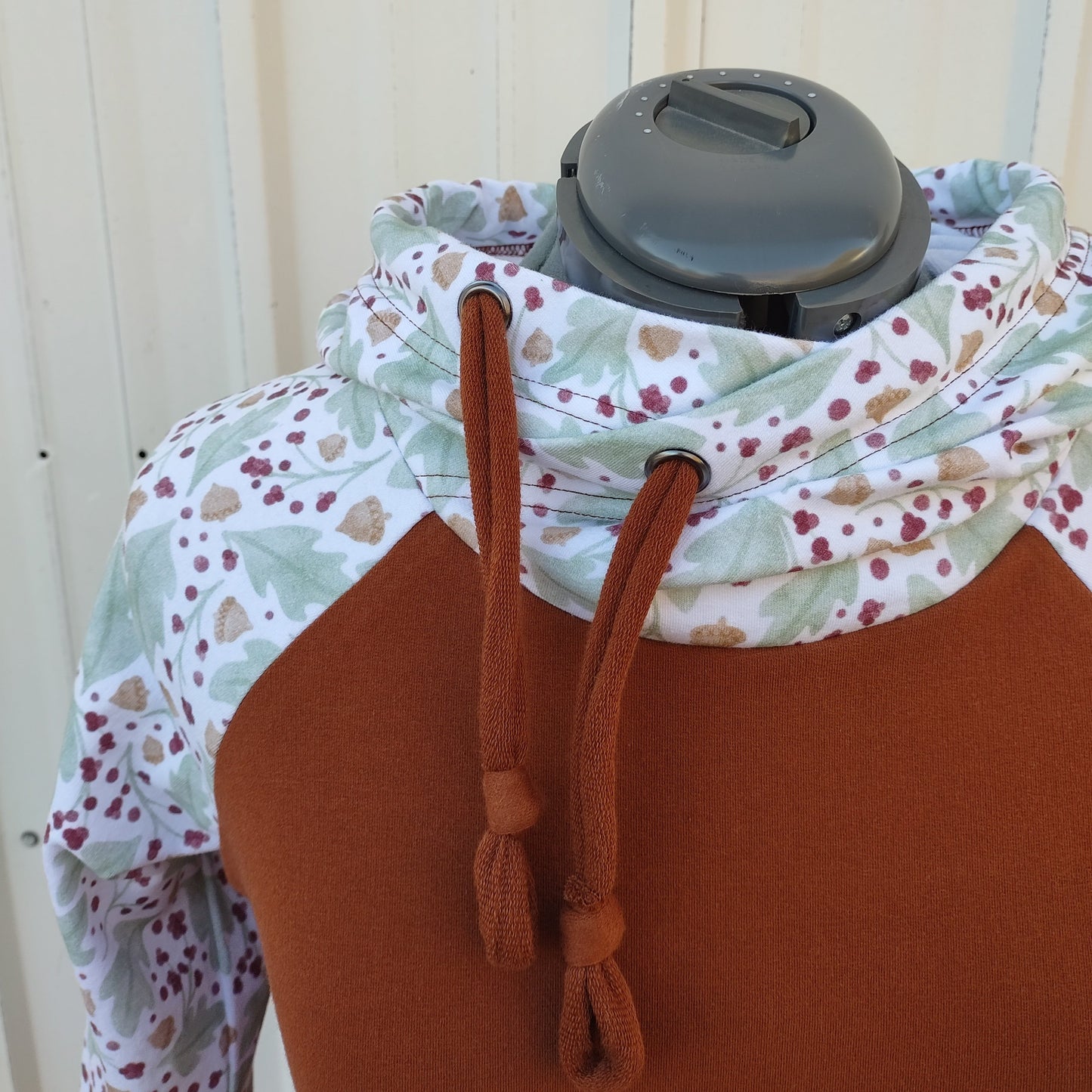 Women's Rust Acorn Floral Hoodie - Homeland Harvest