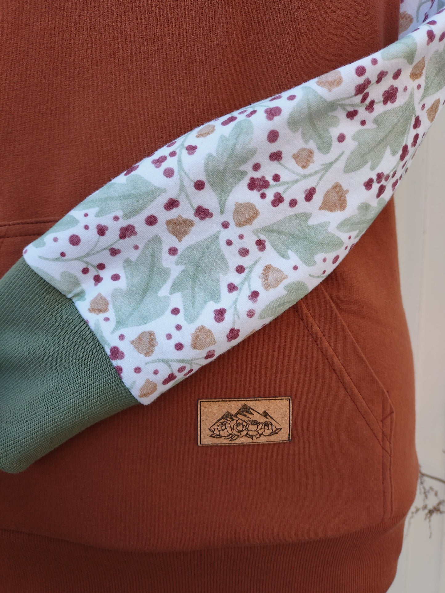 Women's Rust Acorn Floral Hoodie - Homeland Harvest