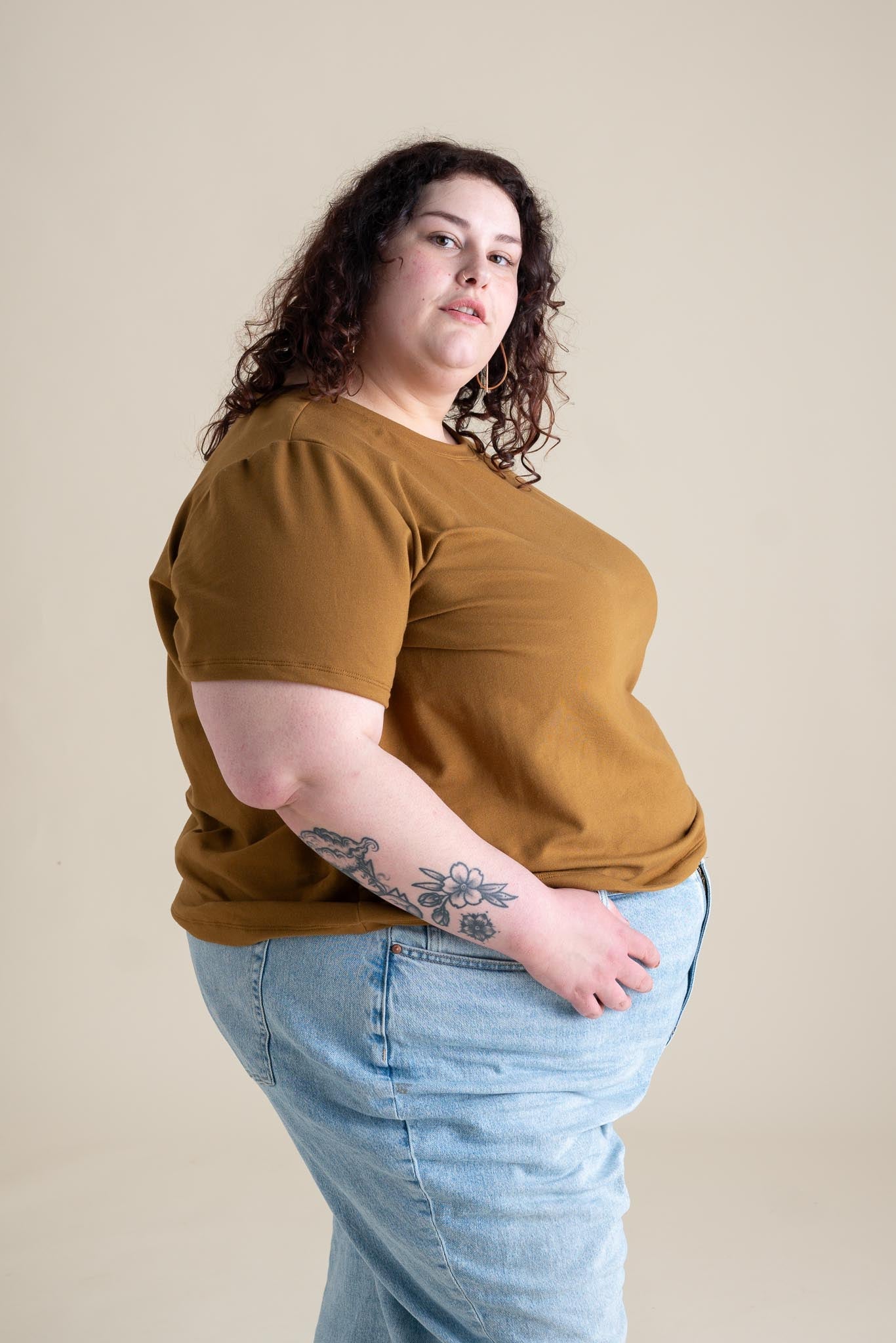 Liza Tee in Almond